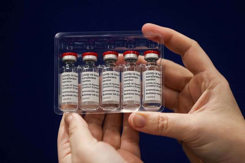 Frascos com vacina contra Covid-19 desenvolvida pela Universidade de Oxford com a AstraZeneca
