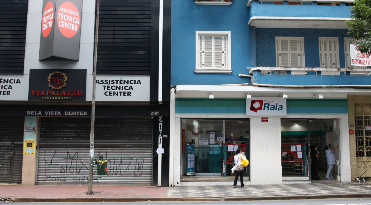 No fim de março, Doria determinou que somente os comércios considerados essenciais, como farmácias e supermercados, podem continuar abertos em São Paulo (26.mar.2020)