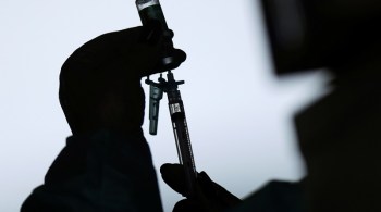 Polícia Federal trabalha com a possibilidade de vacinas importadas ilegalmente, desviadas do Ministério da Saúde ou falsificadas