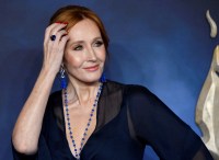 J.K. Rowling reacende polêmica em novo livro com personagem transfóbica