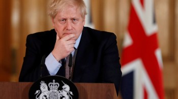 O primeiro-ministro britânico Boris Johnson, 55, foi transferido para a UTI na última segunda-feira (6), após o agravamento dos sintomas