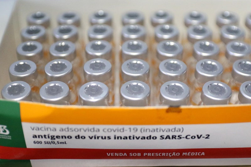 Caixa com doses da Coronavac, vacina distribuída pelo Instituto Butantan contra o coronavírus