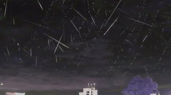 Os meteoros atingem a atmosfera da Terra a uma velocidade média de 58 km/s. A maioria se desfaz antes de atingir o solo
