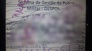 Embora as formas de se denunciar o racismo e a injúria racial sejam parecidas, o agente que conduz a denúncia muda de acordo com o crime