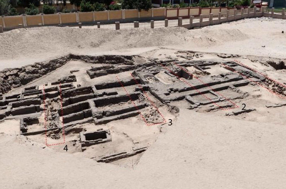 Ruínas de cervejaria de 5.000 anos atrás descobertas em Abydos, no Egito