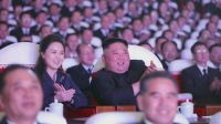 Mulher de Kim Jong-un faz 1ª aparição pública em mais de um ano