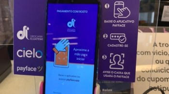 Para usar essa tecnologia, o consumidor deve fazer uma cadastro prévio de seu rosto e do seu cartão de crédito no aplicativo Payface