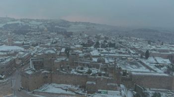 Vários pontos turísticos, como o Muro das Lamentações e a Mesquita de Al-Aqsa, foram completamente coberto pela neve