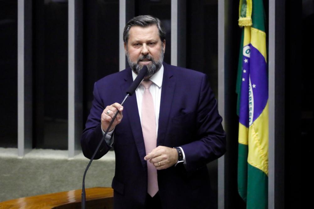O deputado federal Carlos Sampaio (PSDB-SP) discursa na Câmara dos Deputados