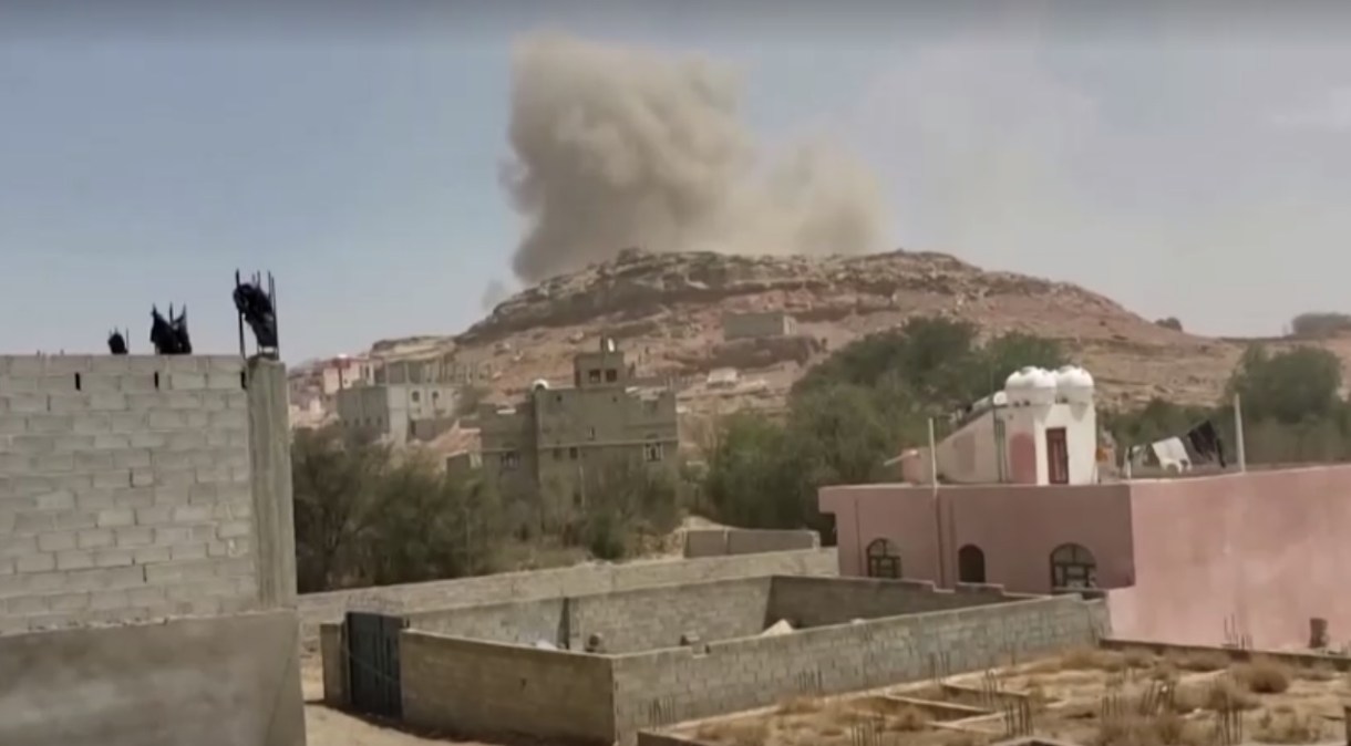 Ataque aéreo contra rebeldes houthis na cidade de Sana