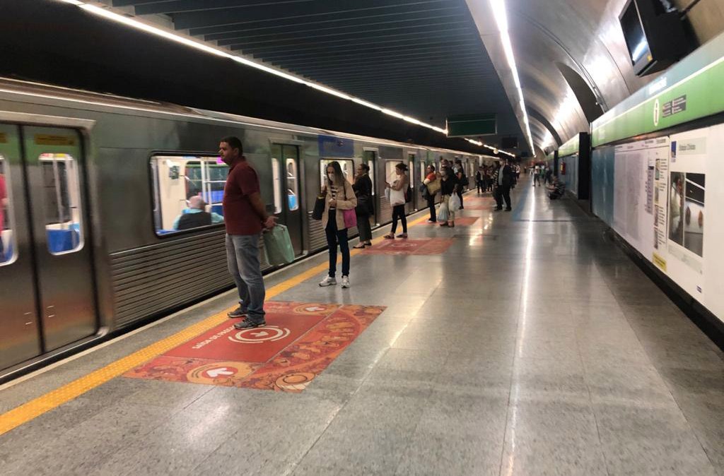 Plataforma de estação da Linha 2-Verde do Metrô de São Paulo