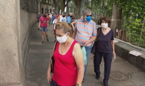 Drive-thru x fila: especialistas explicam onde o risco de contaminação é maior