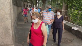 Drive-thru x fila: especialistas explicam onde o risco de contaminação é maior