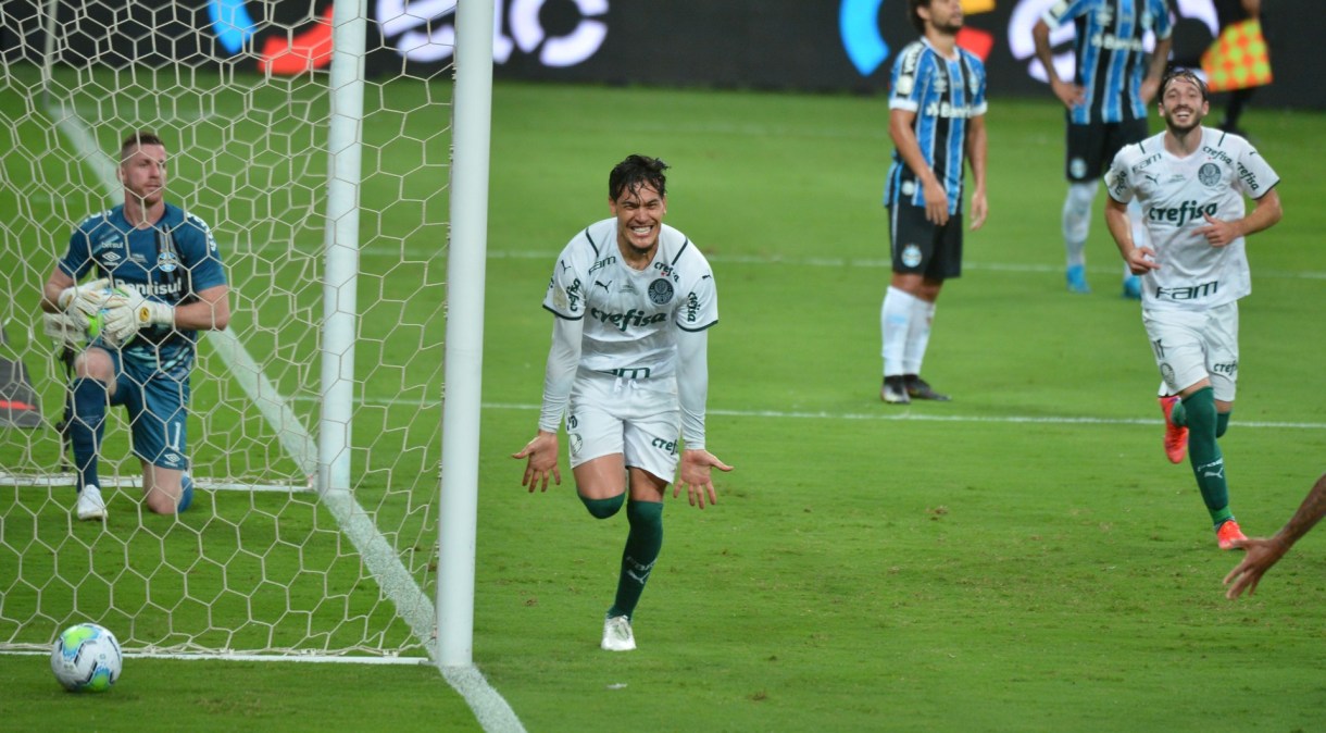 Zagueiro paraguaio marcou o gol que deu a vitória ao Verdão