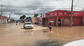 Várias cidades estão em estado de calamidade pública devido às chuvas. Dengue e Covid-19 também preocupam