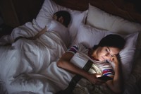 Uso de melatonina para dormir está aumentando, mas oferece riscos