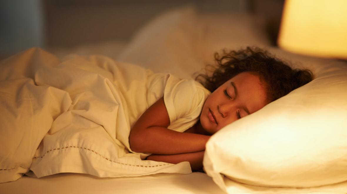 Manter uma rotina de sono é importante para todos, em especial para crianças