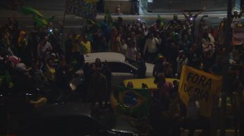 Parte da Avenida Paulista foi fechada em protesto contra medidas de contenção do governo de São Paulo