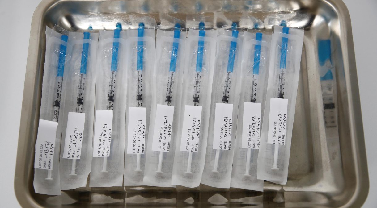 Doses de vacina da Moderna contra Covid-19 em hospital francês