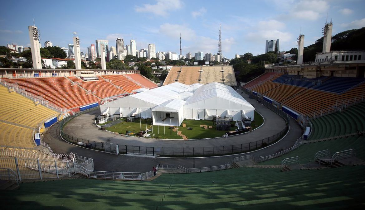 Hospital de campanha montado no estádio do Pacaembu, em São Paulo