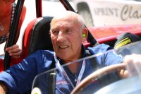 Sir Stirling Moss, lenda do automobilismo, morre aos 90 anos em Londres