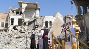 Declaração foi feita em meio aos escombros da cidade iraquiana de Mosul; essa é a primeira visita papal ao país