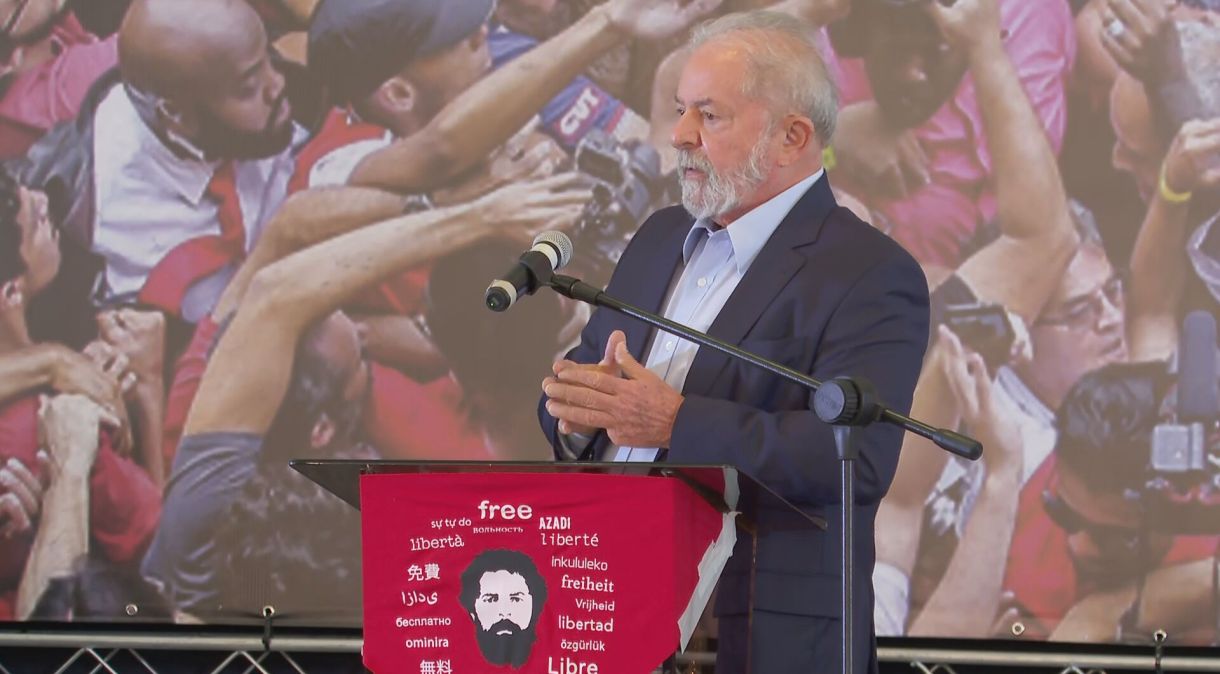 Ex-presidente Lula discursa na sede do Sindicato dos Metalúrgicos, em São Bernardo do Campo (SP)