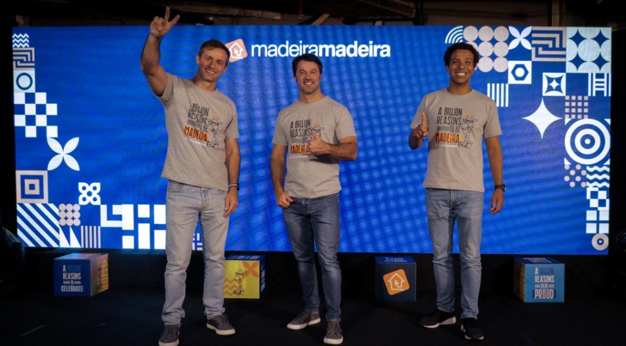 Da esquerda para direita: Marcelo e Daniel Scandian, Robson Privado, fundadores da MadeiraMadeira