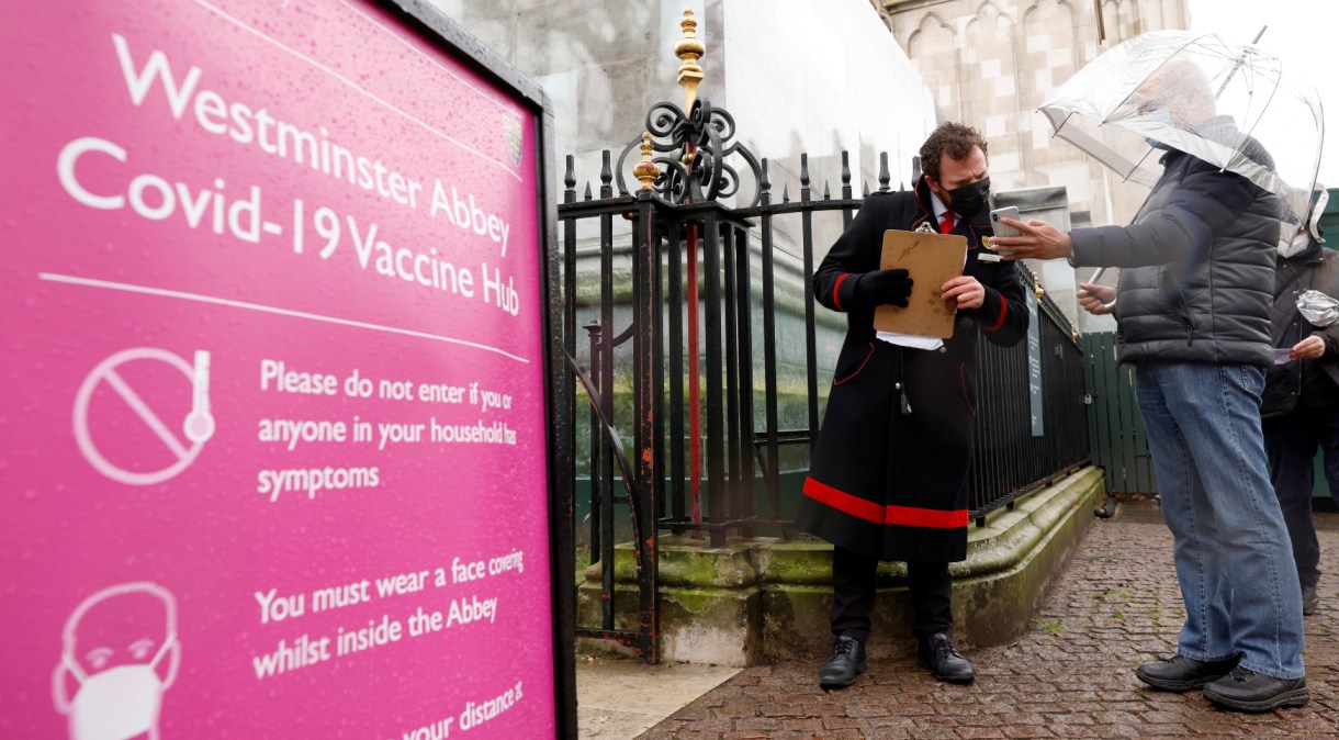 Centro de vacinação contra Covid-19 na Abadia de Westminster, em Londres