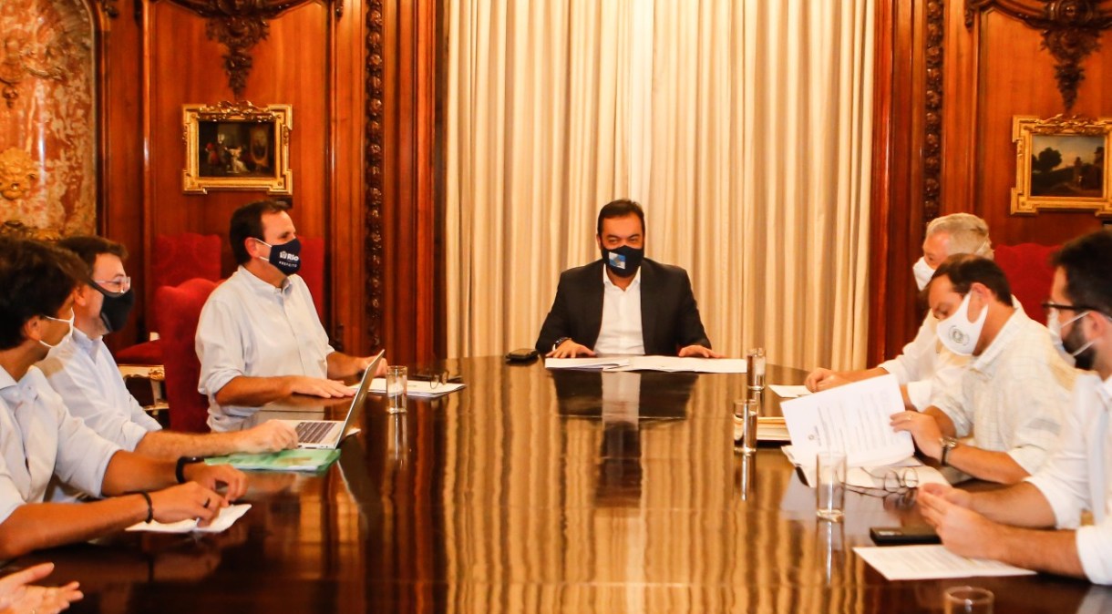 Governador Cláudio Castro se reunirá com os prefeitos Eduardo Paes e Axel Grael neste domingo (21)