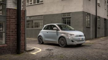 Ainda não há previsão de quando o Fiat New 500 será comercializado no Brasil, nem se o programa e-Mobility estará disponível por aqui