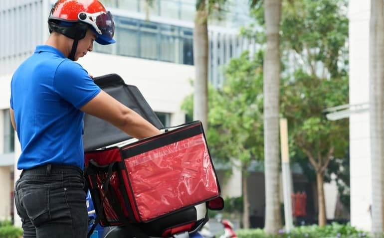 Projeto de lei prioriza serviço de delivery a idosos no Rio de Janeiro 