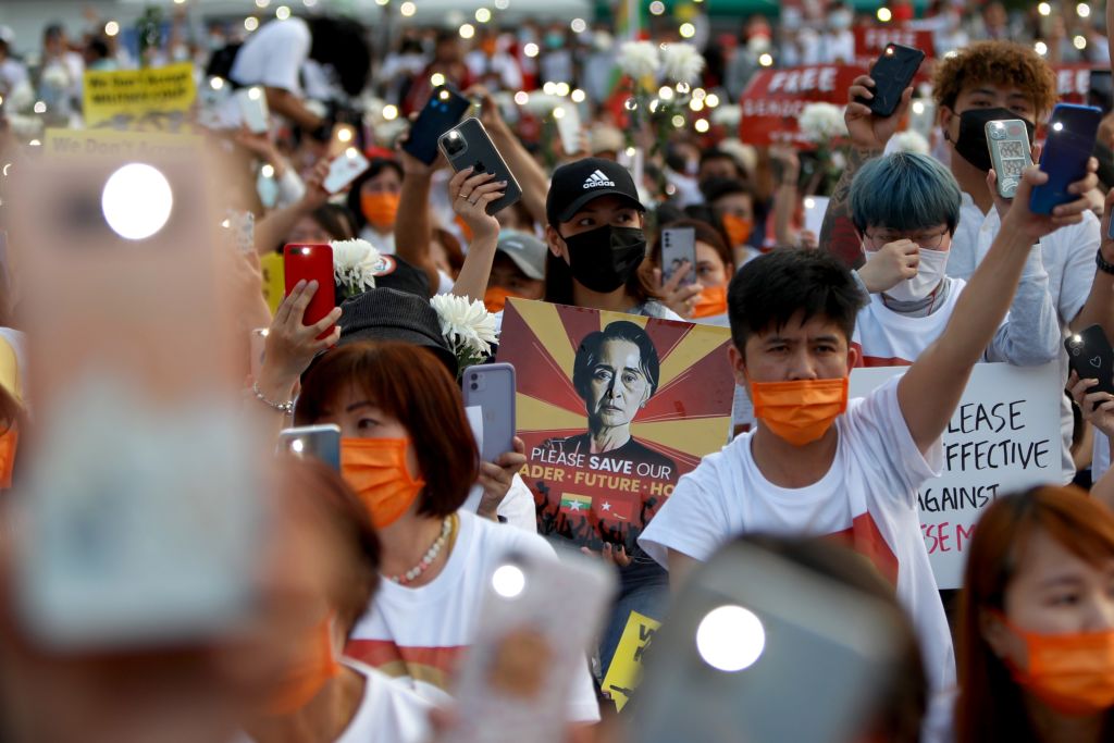Manifestantes em Taipei, Mianmar