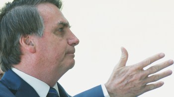 Bolsonaro disse que Rodrigo Maia está levando o Brasil ao caos e que o presidente da Câmara quer atacar o governo federal 