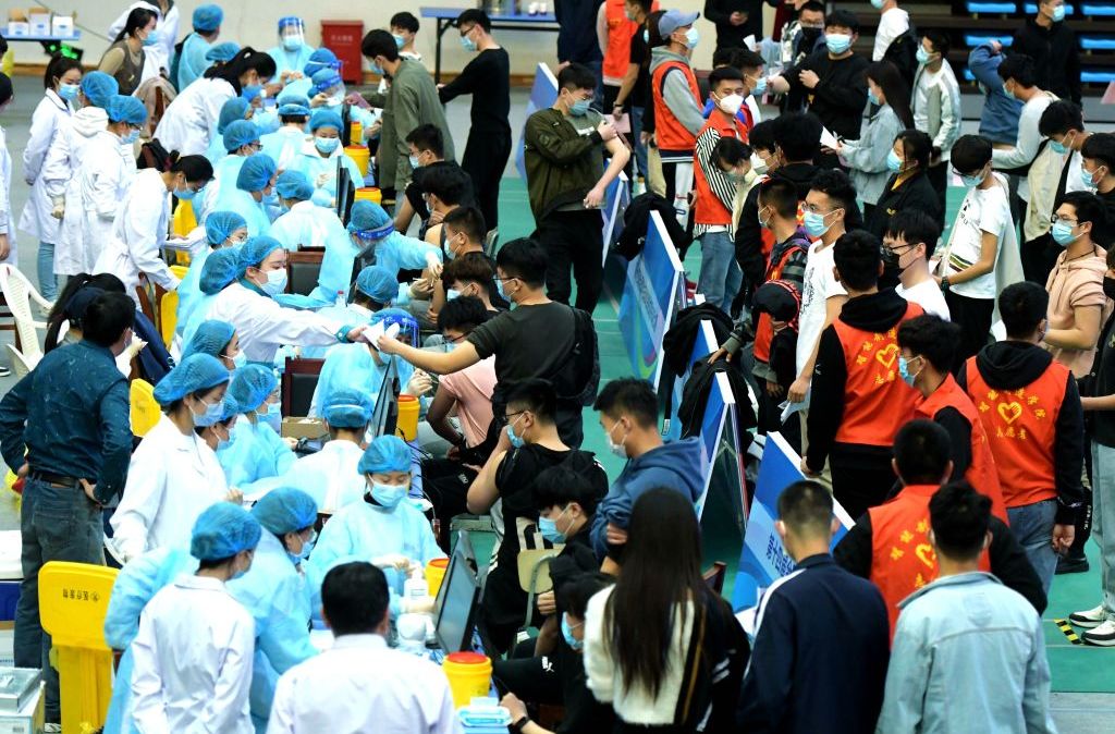 China vacina estudantes universitários contra a Covid-19