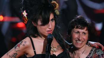 Janis Winehouse fará uma rara aparição pública no documentário 'Amy Winehouse: 10 Years On'