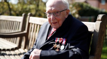 Capitão aposentado do Exército ficou famoso ao cumprir promessa de dar cem voltas em seu jardim para arrecadar fundos para o serviços de saúde do Reino Unido