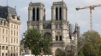 Presidente francês prometeu entregar monumento restaurado antes dos Jogos Olímpicos de 2024
