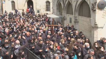 Caminhada pela Via Crucis relembra últimos momentos da vida de Jesus Cristo