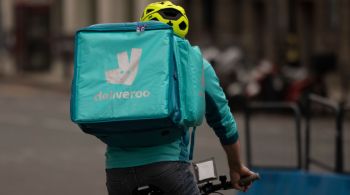 Deliveroo experimentou uma estreia muito abaixo do esperado na bolsa, em certa medida devido às novas exigências trabalhistas impostas às empresas de tecnologia