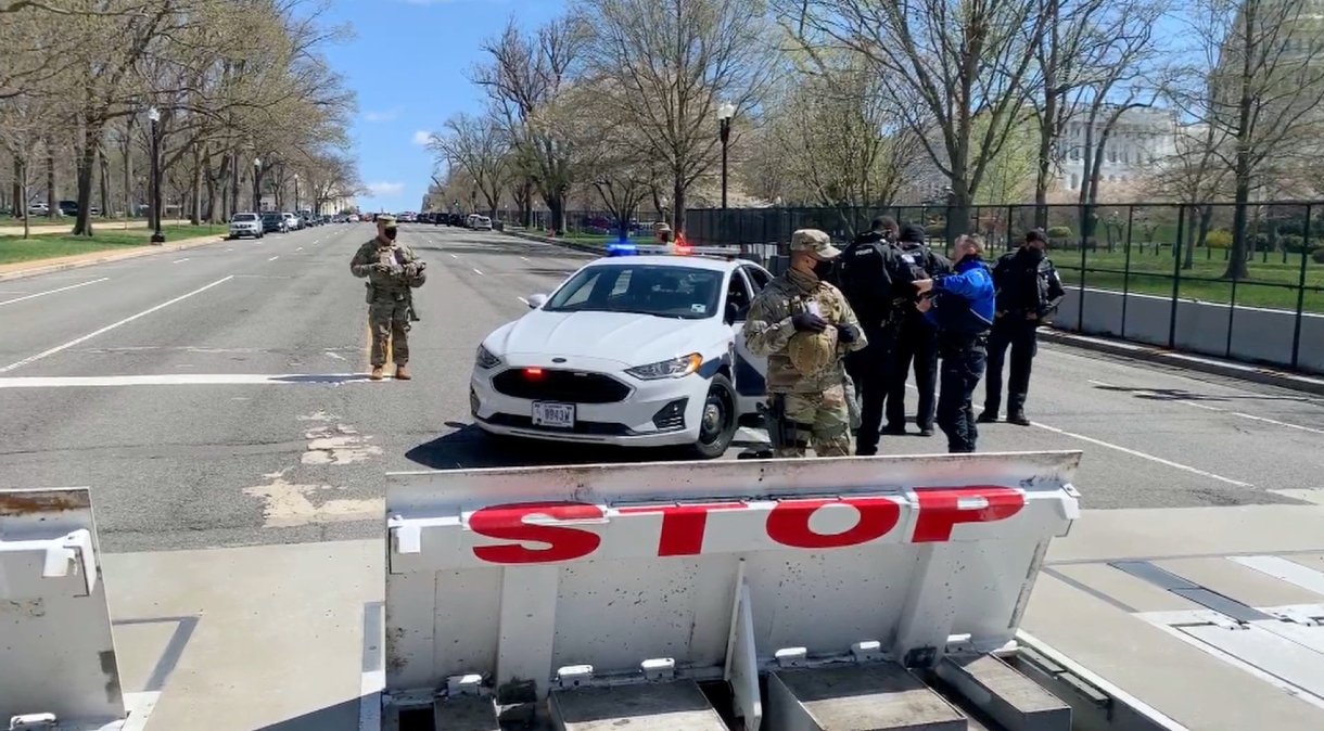 Um porta-foz da Guarda Nacional do Distrito de Columbia disse à CNN que enviou uma Força de Resposta ao Congresso dos EUA para apoiar a Polícia do Capitólio
