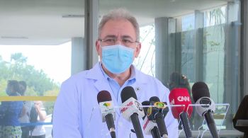 Em coletiva de imprensa, o ministro Marcelo Queiroga afirma que a medida ajudaria a aumentar a capacidade de vacinação e distribuição das vacinas 