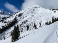 Uma pessoa morre e outra fica ferida após avalanche em estação de ski nos EUA