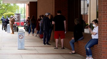 No Brasil, a quantidade de desempregados pode passar para 15,6 milhões, um aumento de 2,8 pontos percentuais. No mundo, a média será de alta de 2,6 p.p.