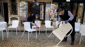 "É o melhor dia: o recomeço. É hora de seguir em frente, e espero que não precisemos dar um passo para trás", disse comerciante