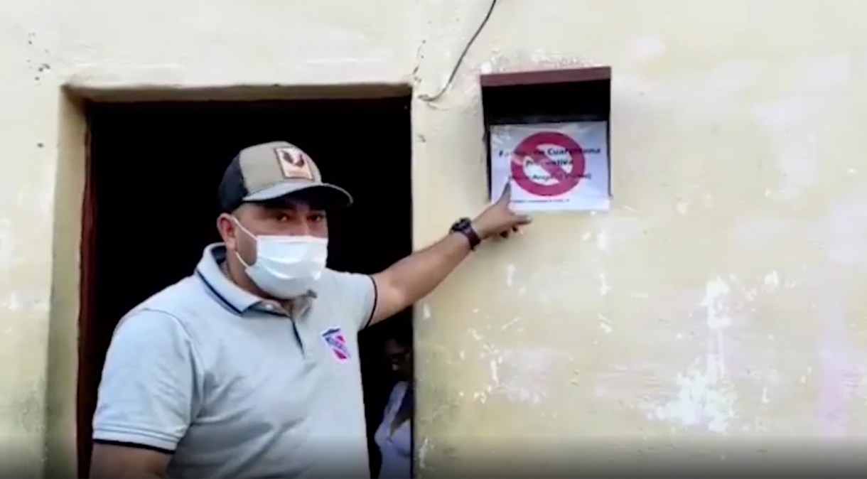 Prefeitos causaram polêmica na Venezuela ao marcar casas de possíveis pacientes da Covid-19 com sinais de alerta