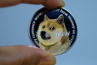 Criptomoeda dogecoin sobe após compra do Twitter por Elon Musk