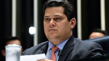 Presidente do Senado propôs o congelamento de salários de servidores por um ano e meio