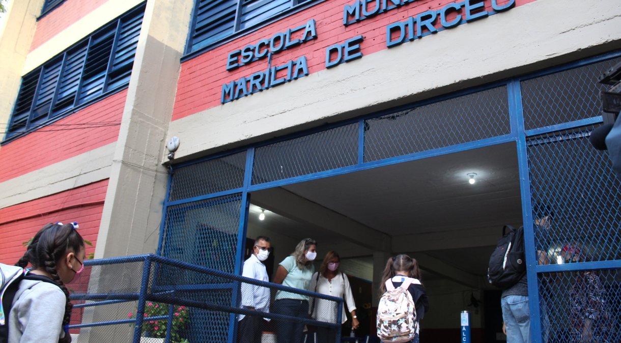 Retomada às aulas presenciais na Escola Municipal Marília de Dirceu, em Ipanema, no Rio de Janeiro