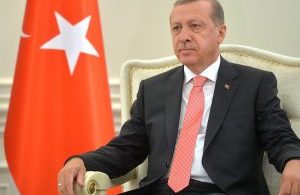 A lei exige que redes sociais estrangeiras nomeiem representantes com base na Turquia para abordar as preocupações do governo e estabelece prazos para remoção